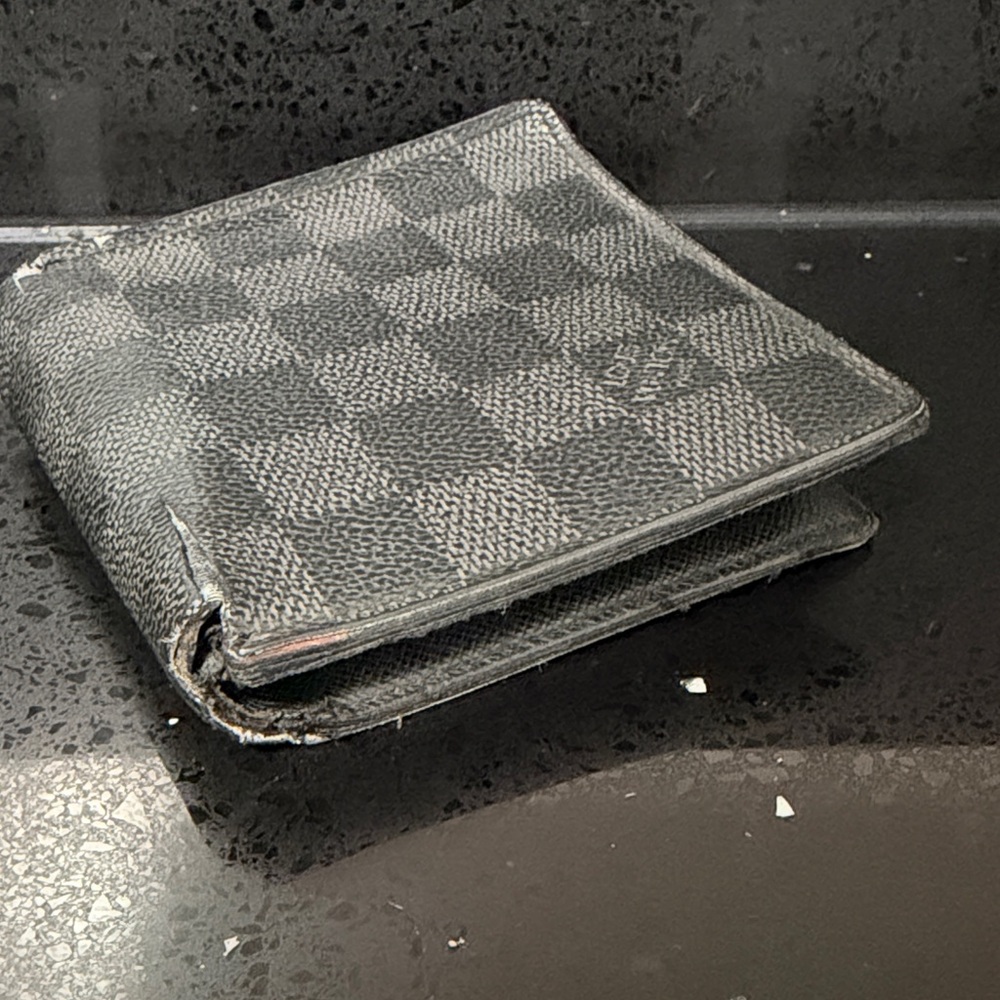 Louis Vuitton Men's Graphite Damier Black BiFold Wallet w Cert of Authenticity - Picture 5 of 10